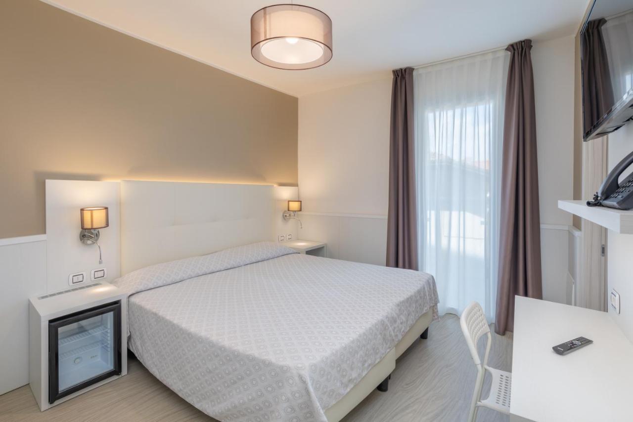 Hotel Garni' Serena Caorle Exterior foto